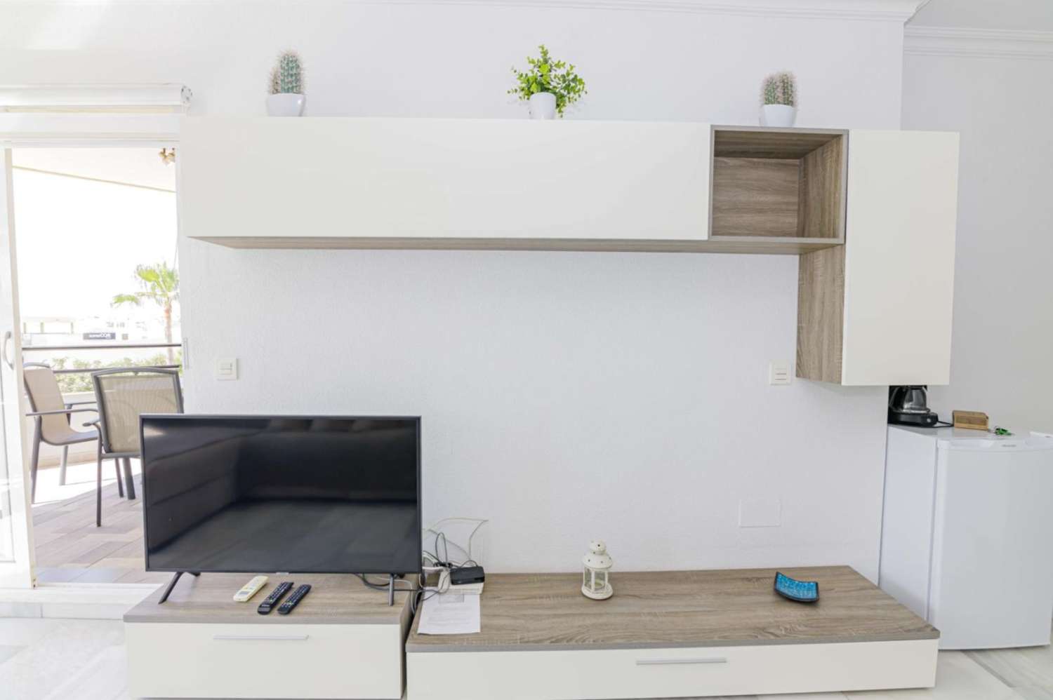 LARGA TEMPORADA SE ALQUILA DESDE  1.9 26 BONITO APARTAMENTO CON VISTAS PARCIALES AL MAR EN PUERTO MARINA (BENALMADENA)