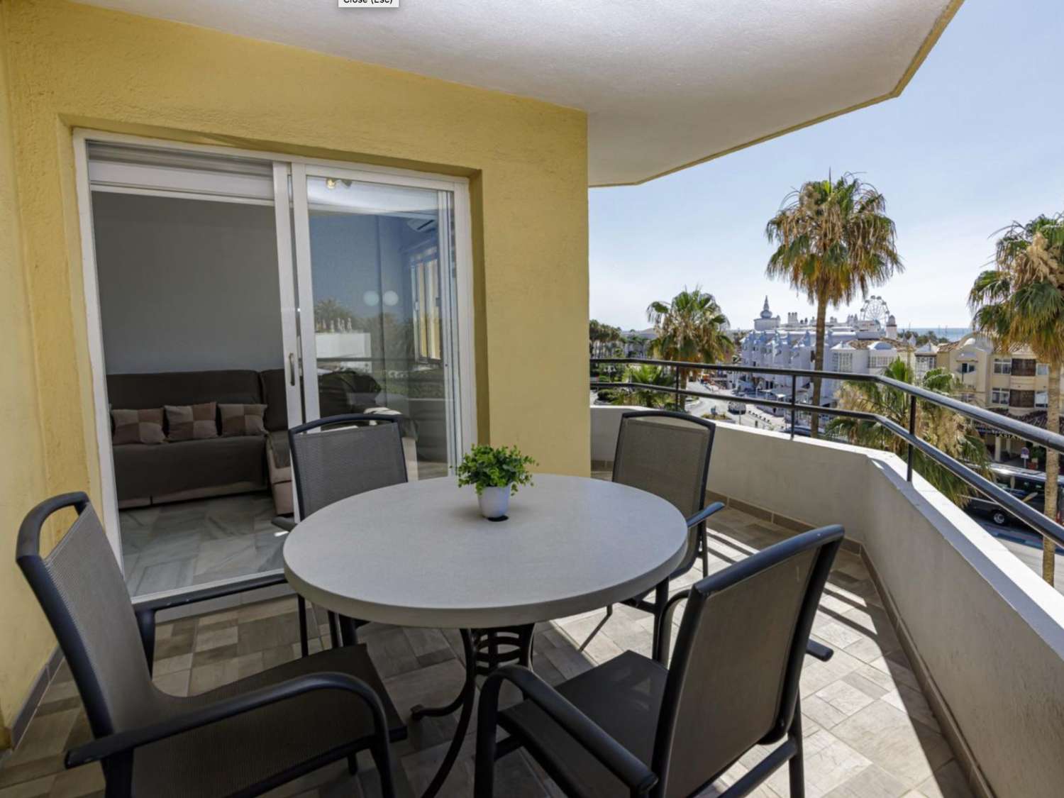 LARGA TEMPORADA SE ALQUILA DESDE  1.9 26 BONITO APARTAMENTO CON VISTAS PARCIALES AL MAR EN PUERTO MARINA (BENALMADENA)