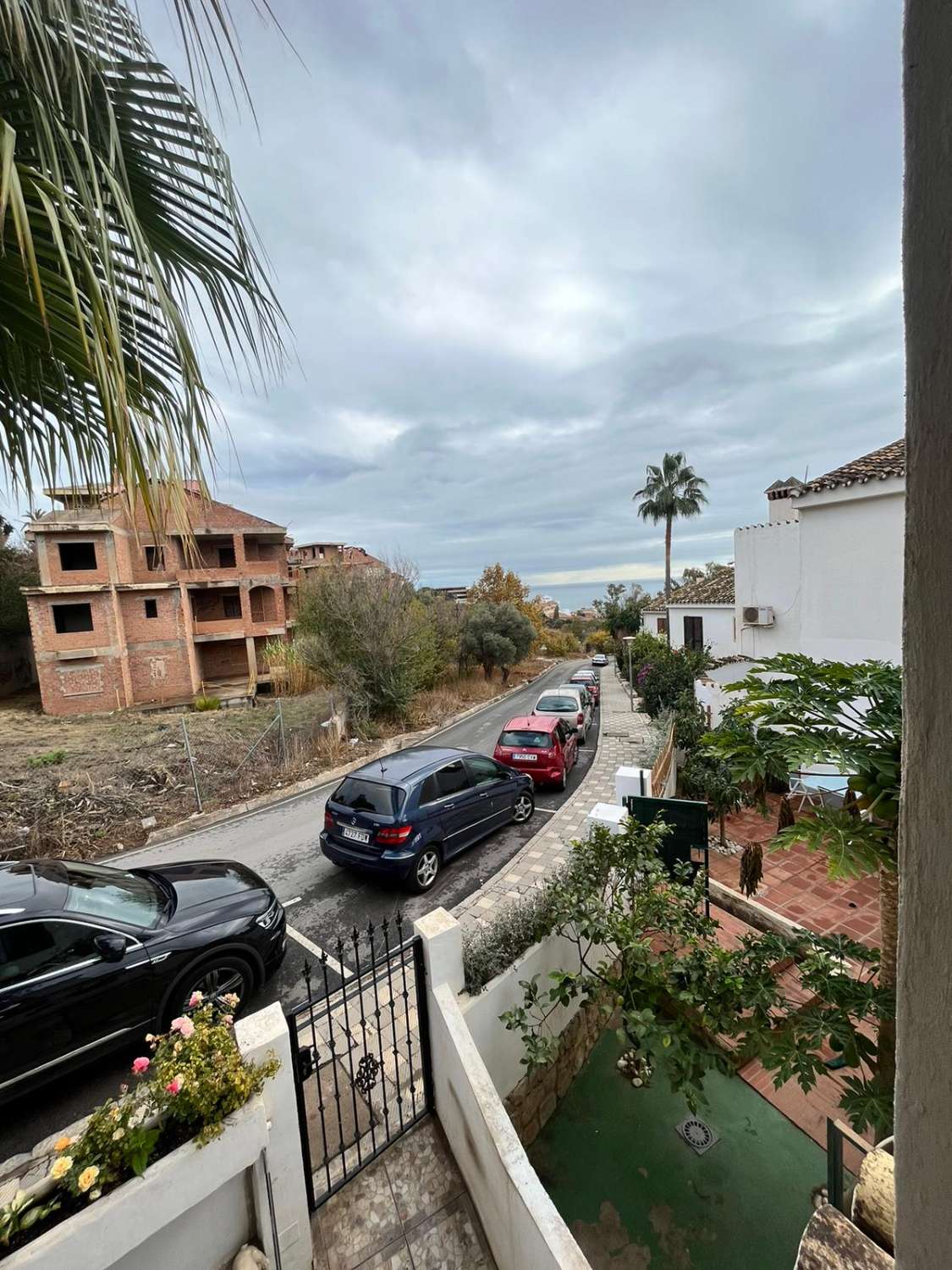Lang sesong. Vakker dobbelthusvilla til leie med havutsikt i Torremuelle (Benalmadena)