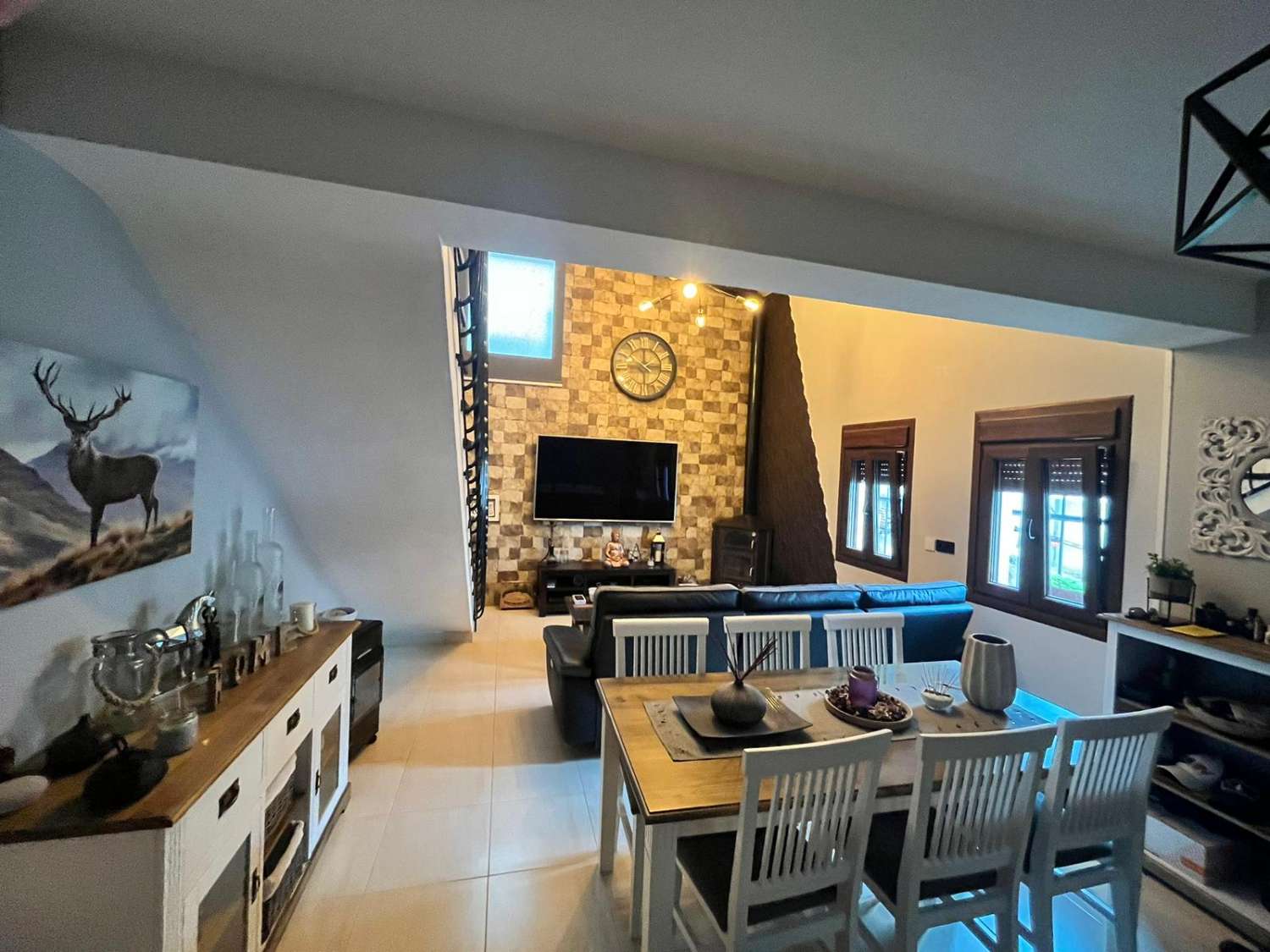 Larga temporada . Se alquila bonito chalet adosado con vistas al mar en Torremuelle (Benalmadena)