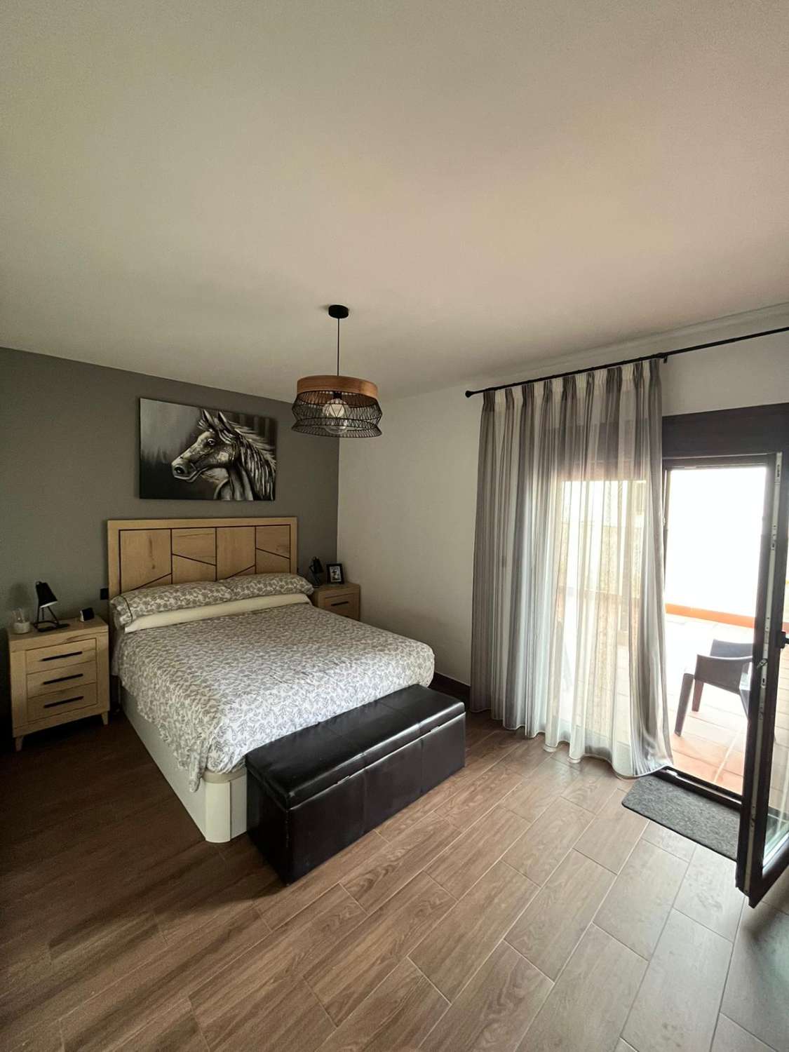 Larga temporada . Se alquila bonito chalet adosado con vistas al mar en Torremuelle (Benalmadena)