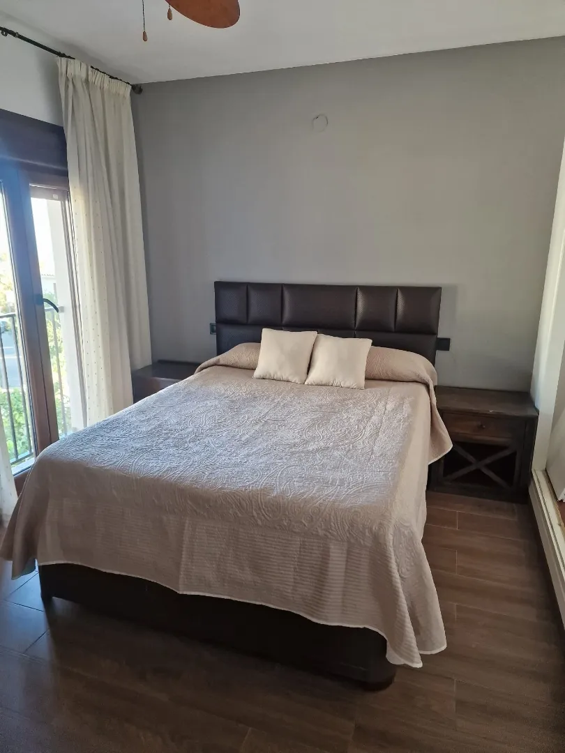 Larga temporada . Se alquila bonito chalet adosado con vistas al mar en Torremuelle (Benalmadena)