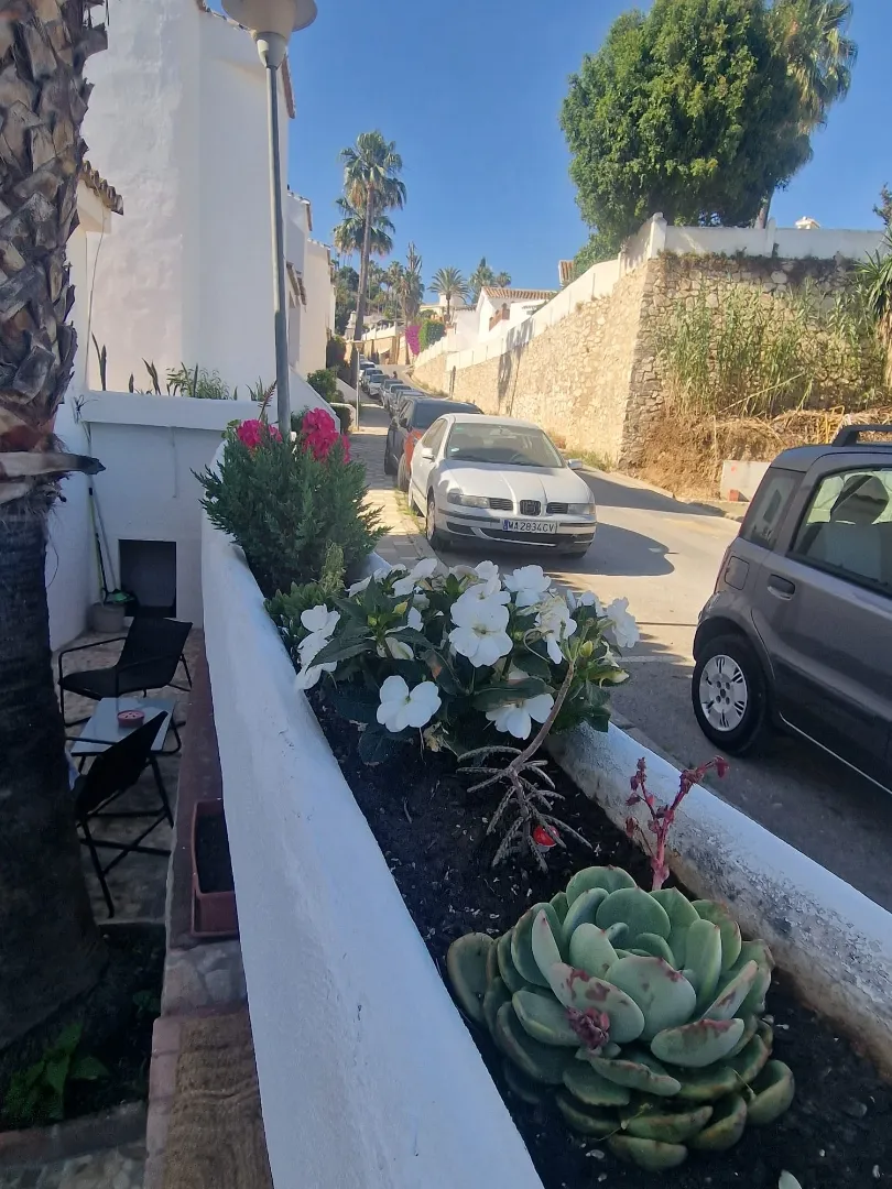 Lang sesong. Vakker dobbelthusvilla til leie med havutsikt i Torremuelle (Benalmadena)