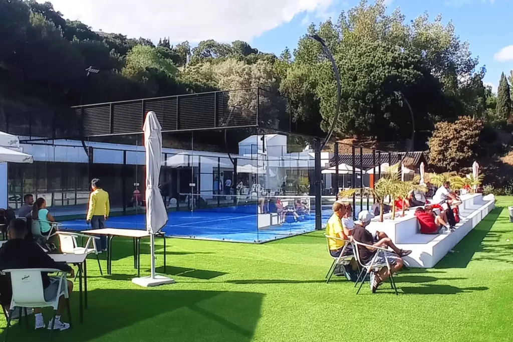 Lang sesong. Vakker dobbelthusvilla til leie med havutsikt i Torremuelle (Benalmadena)