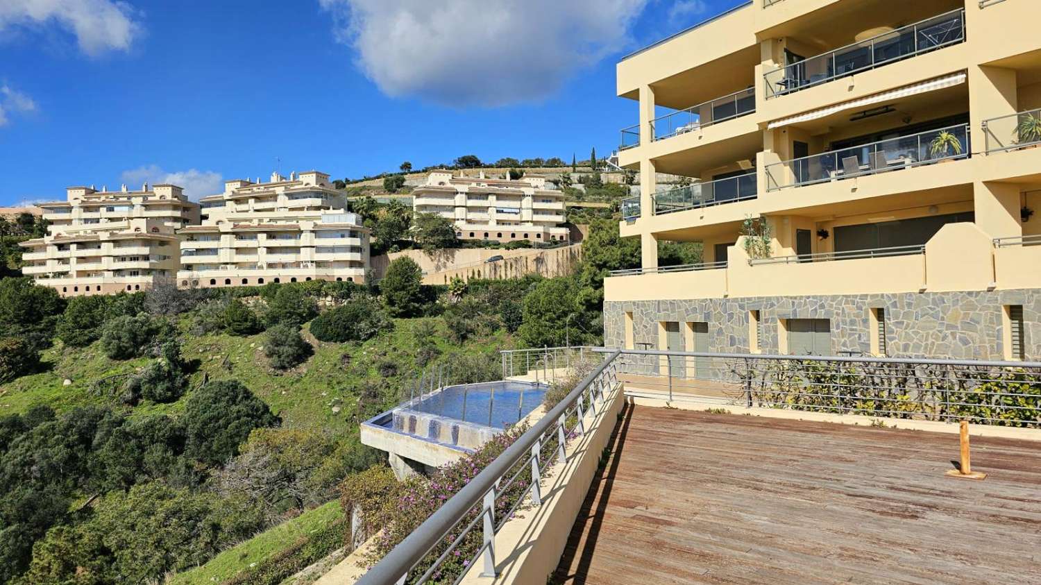 Praktfull leilighet med havutsikt til salgs i Calahonda (Mijas)