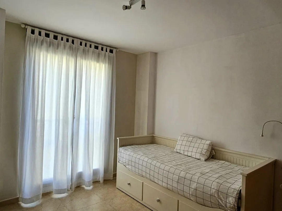 Praktfull leilighet med havutsikt til salgs i Calahonda (Mijas)