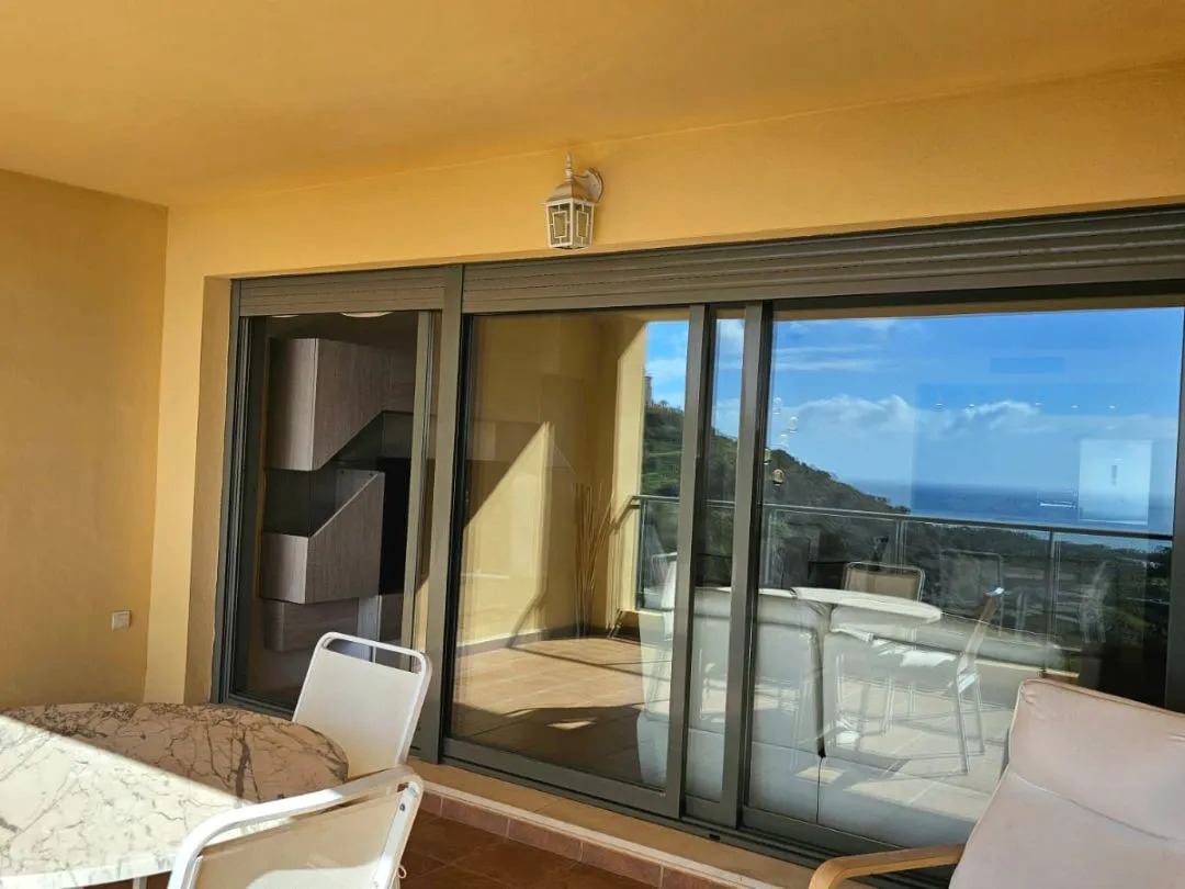 Praktfull leilighet med havutsikt til salgs i Calahonda (Mijas)