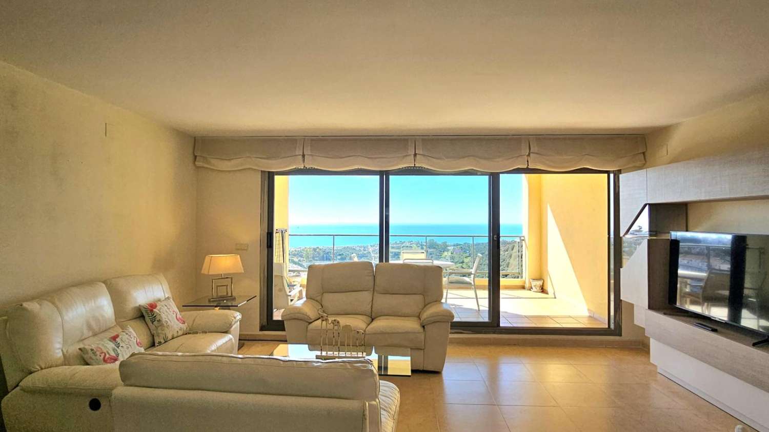 Praktfull leilighet med havutsikt til salgs i Calahonda (Mijas)