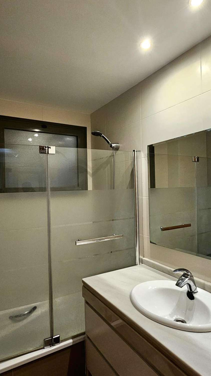 Praktfull leilighet med havutsikt til salgs i Calahonda (Mijas)