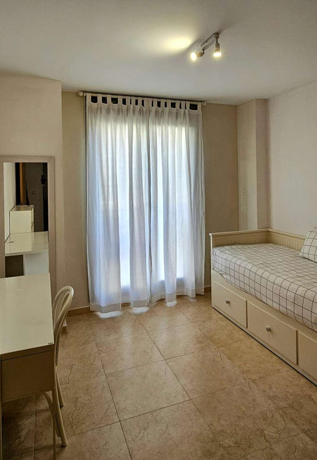 Praktfull leilighet med havutsikt til salgs i Calahonda (Mijas)
