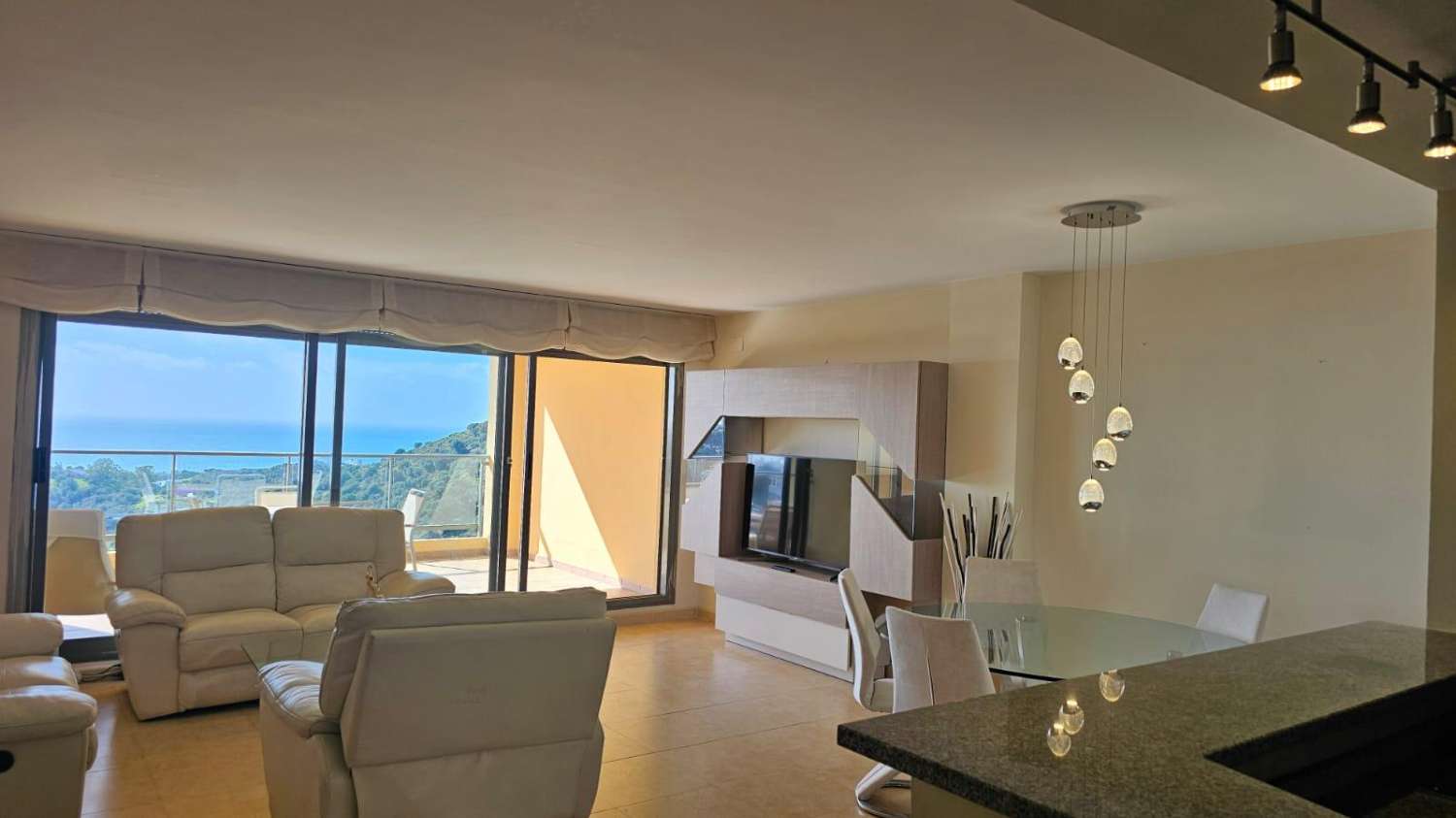 Praktfull leilighet med havutsikt til salgs i Calahonda (Mijas)