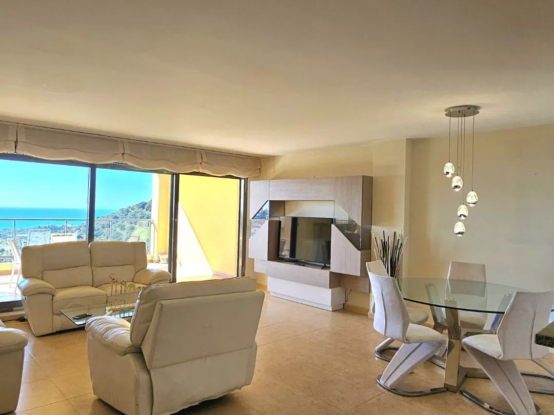 Praktfull leilighet med havutsikt til salgs i Calahonda (Mijas)