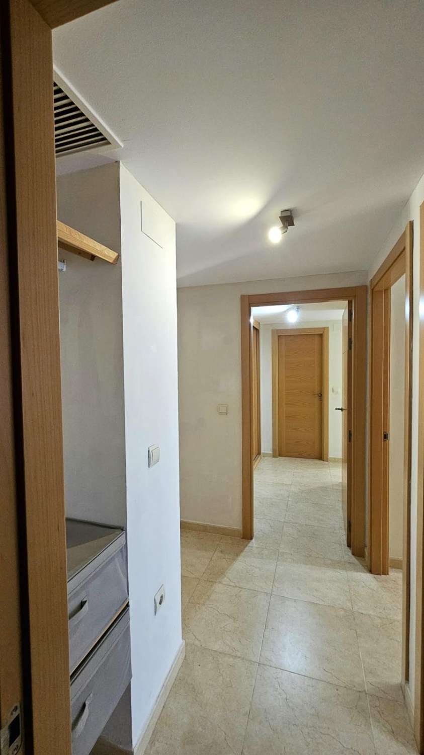 Praktfull leilighet med havutsikt til salgs i Calahonda (Mijas)