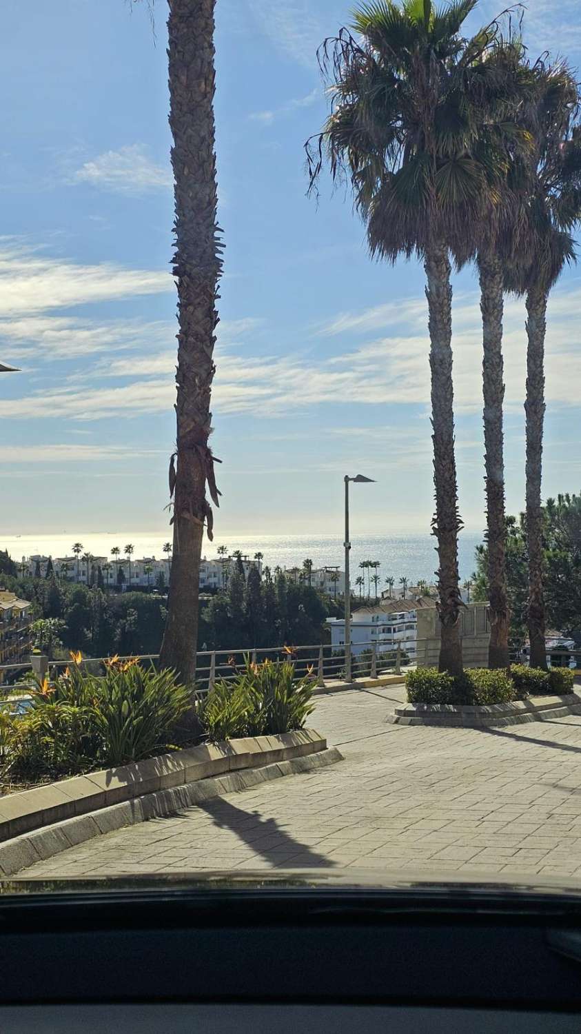 Praktfull leilighet med havutsikt til salgs i Calahonda (Mijas)