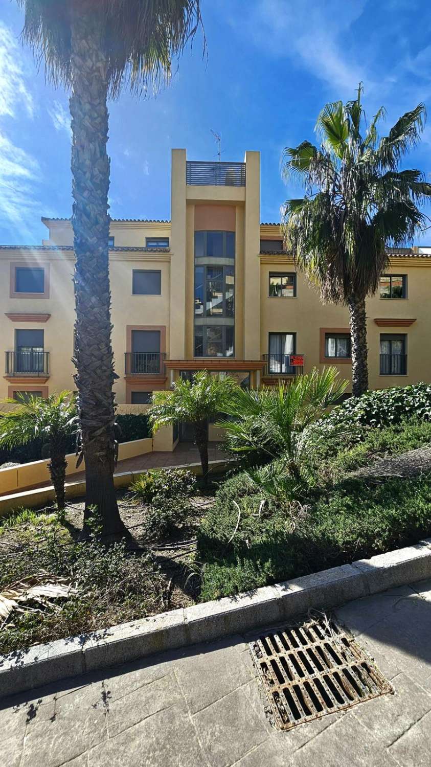 Praktfull leilighet med havutsikt til salgs i Calahonda (Mijas)