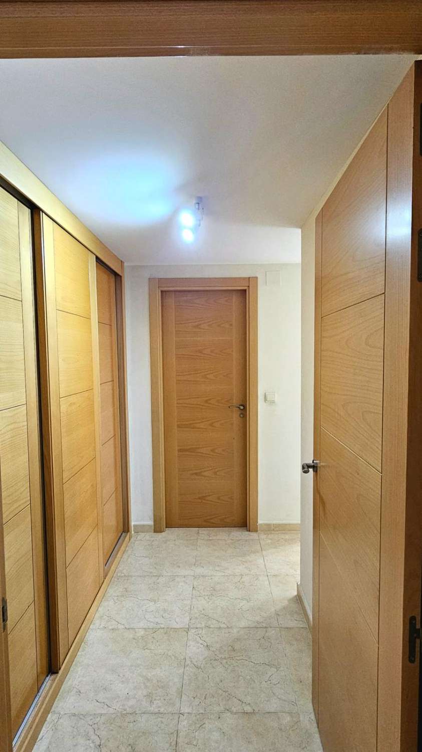 Praktfull leilighet med havutsikt til salgs i Calahonda (Mijas)