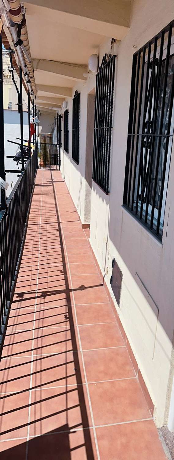 SE ALQUILA BONITO APARTAMENTO DESDE  01.0.9.26-30.6.27 EN ARROYO DE LA MIEL (BENALMÁDENA).