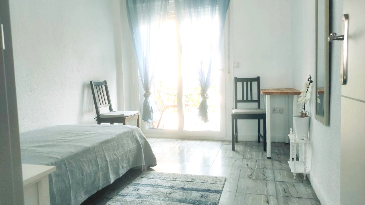 SE ALQUILA BONITO APARTAMENTO DESDE  01.0.9.26-30.6.27 EN ARROYO DE LA MIEL (BENALMÁDENA).
