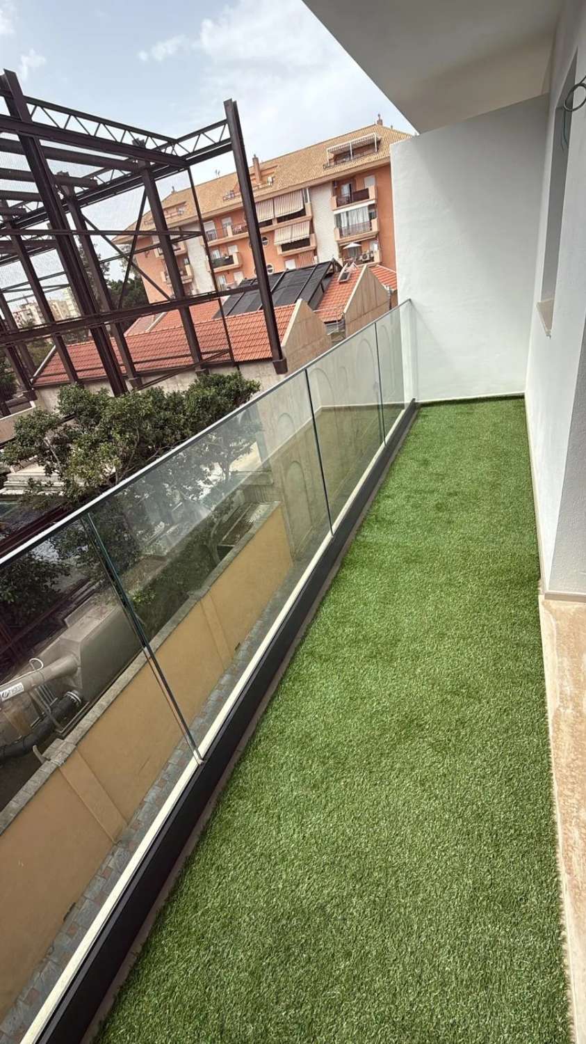LARGA TEMPORADA . SE ALQUILA DESDE 15.6.26 BONITO APARTAMENTO  A ESTRENAR EN CENTRO DE FUENGIROLA