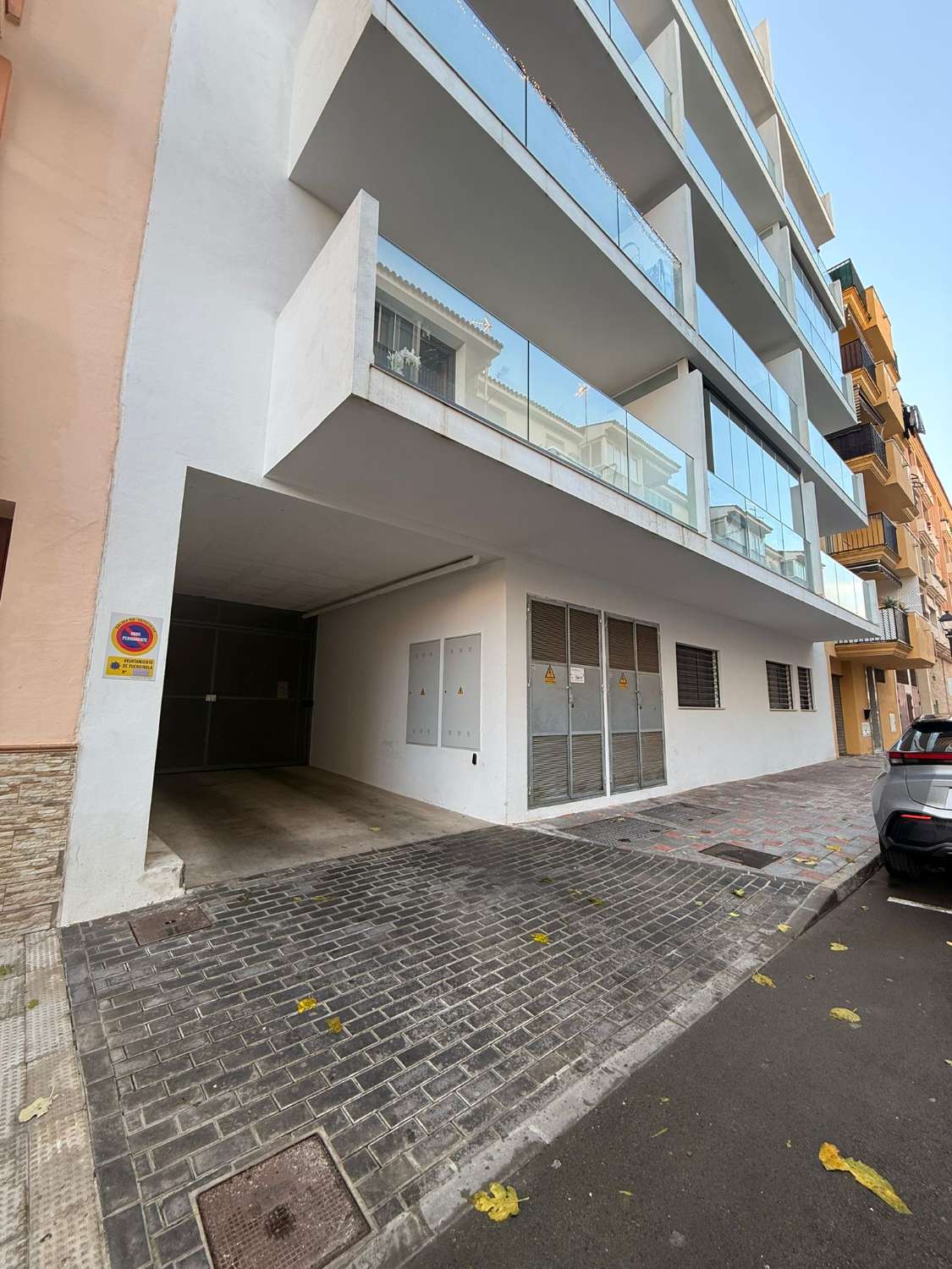 LARGA TEMPORADA . SE ALQUILA DESDE 15.6.26 BONITO APARTAMENTO  A ESTRENAR EN CENTRO DE FUENGIROLA