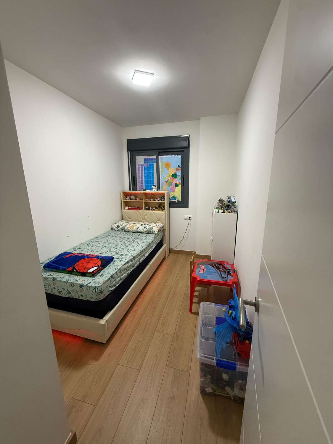 LARGA TEMPORADA . SE ALQUILA DESDE 15.6.26 BONITO APARTAMENTO  A ESTRENAR EN CENTRO DE FUENGIROLA