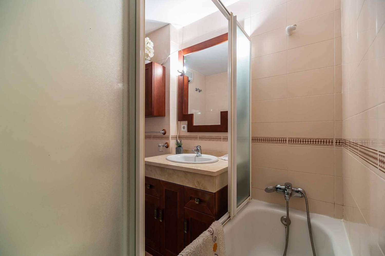 Media Temporada . Se alquila desde  1.9.26-30.6.27   bonito apartamento con vistas al mar  en Torreblanca del Sol (Fuengirola )
