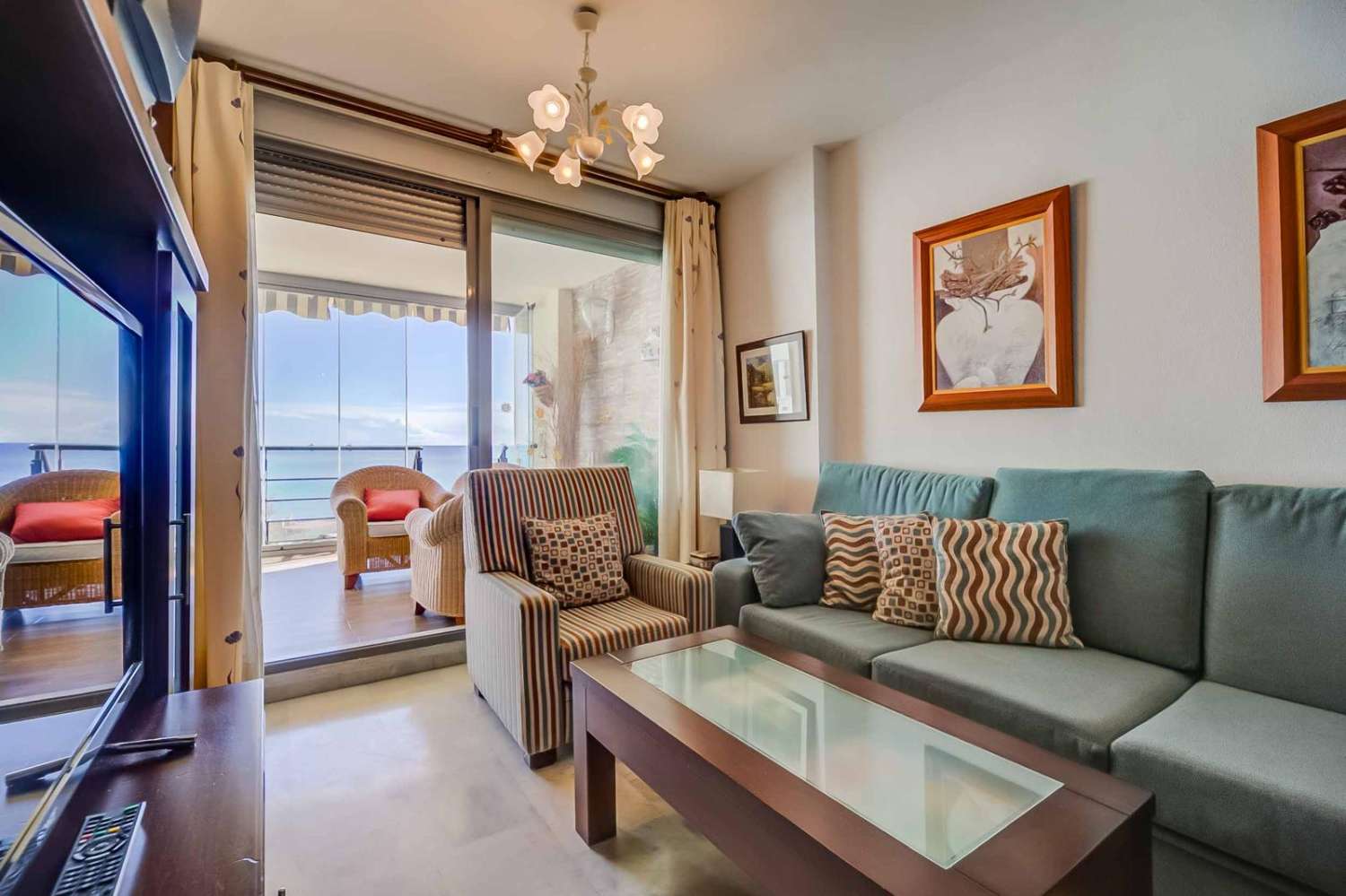 Media Temporada . Se alquila desde  1.9.26-30.6.27   bonito apartamento con vistas al mar  en Torreblanca del Sol (Fuengirola )