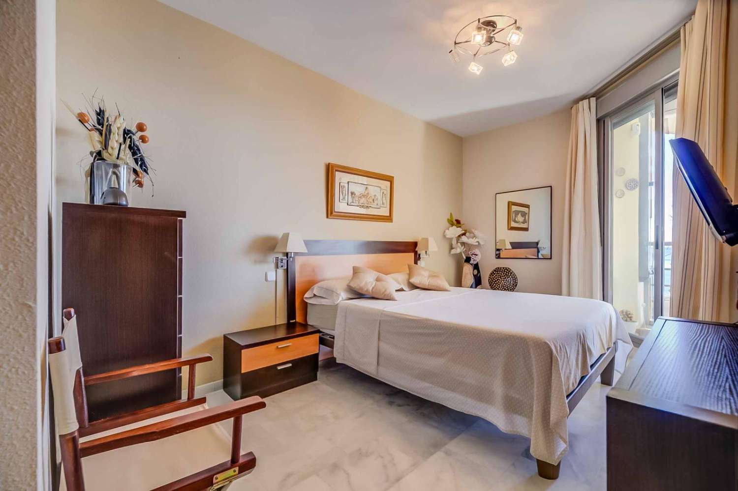 Media Temporada . Se alquila desde  1.9.26-30.6.27   bonito apartamento con vistas al mar  en Torreblanca del Sol (Fuengirola )