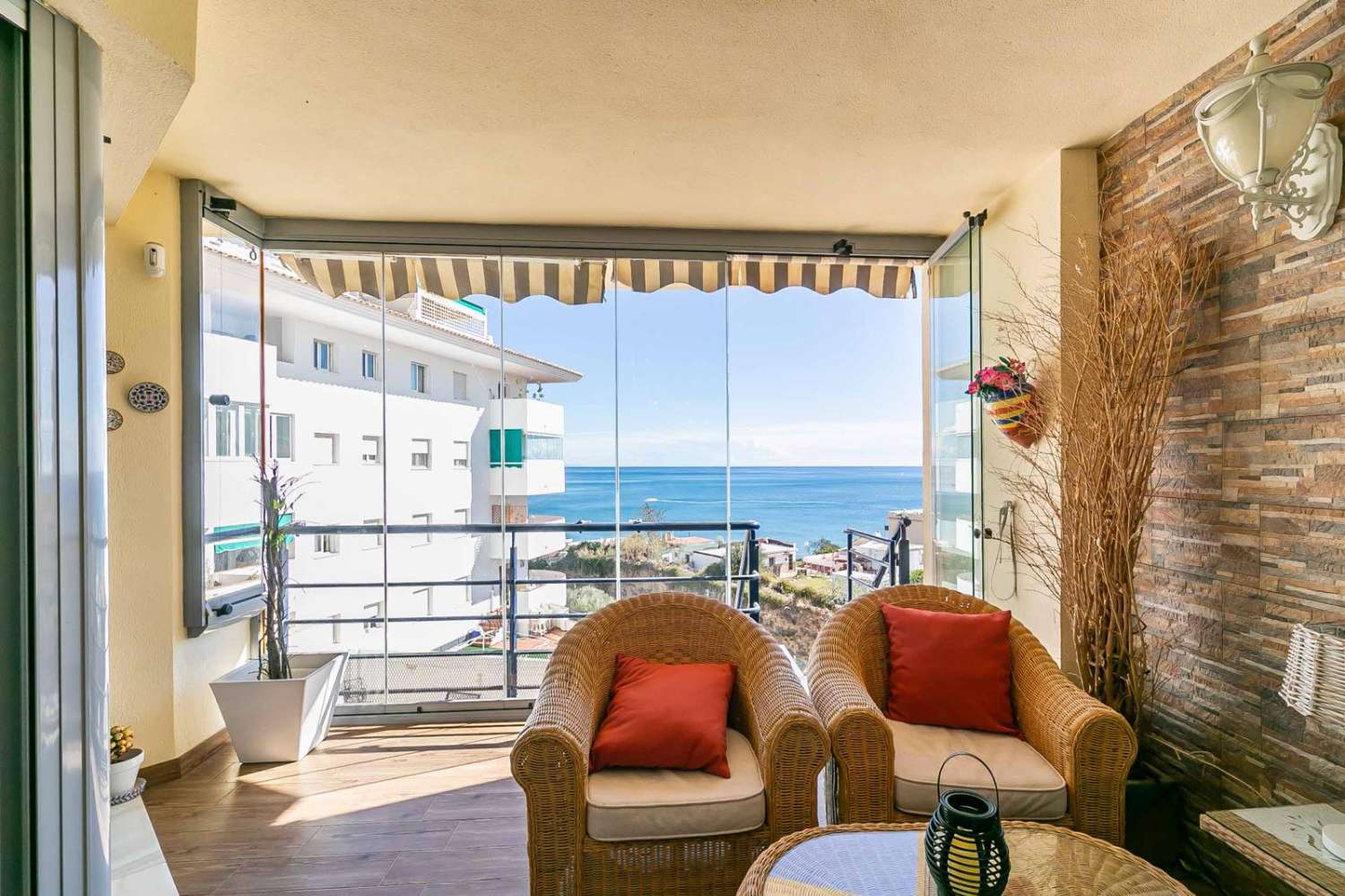 Media Temporada . Se alquila desde  1.9.26-30.6.27   bonito apartamento con vistas al mar  en Torreblanca del Sol (Fuengirola )
