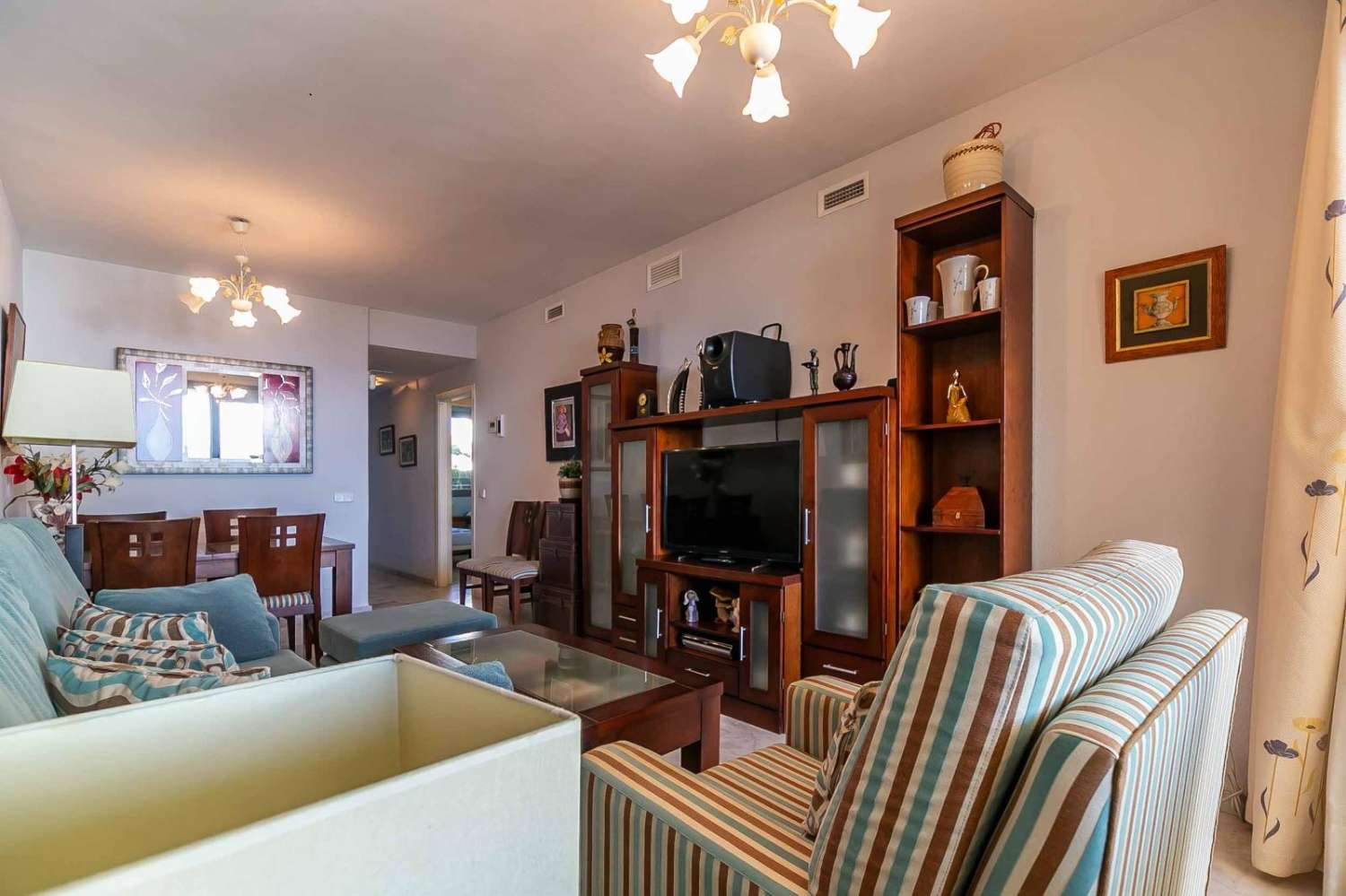 Media Temporada . Se alquila desde  1.9.26-30.6.27   bonito apartamento con vistas al mar  en Torreblanca del Sol (Fuengirola )