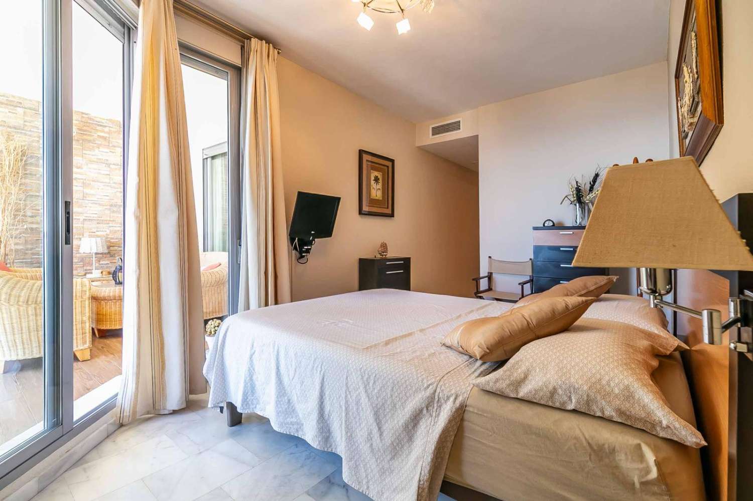 Media Temporada . Se alquila desde  1.9.26-30.6.27   bonito apartamento con vistas al mar  en Torreblanca del Sol (Fuengirola )