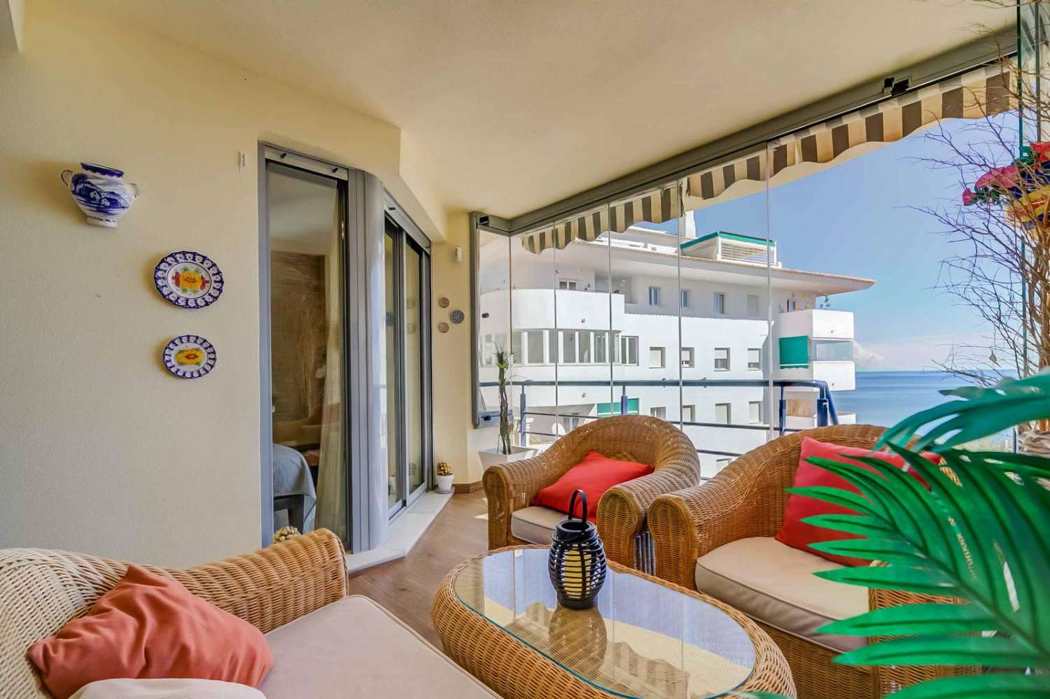 Media Temporada . Se alquila desde  1.9.26-30.6.27   bonito apartamento con vistas al mar  en Torreblanca del Sol (Fuengirola )