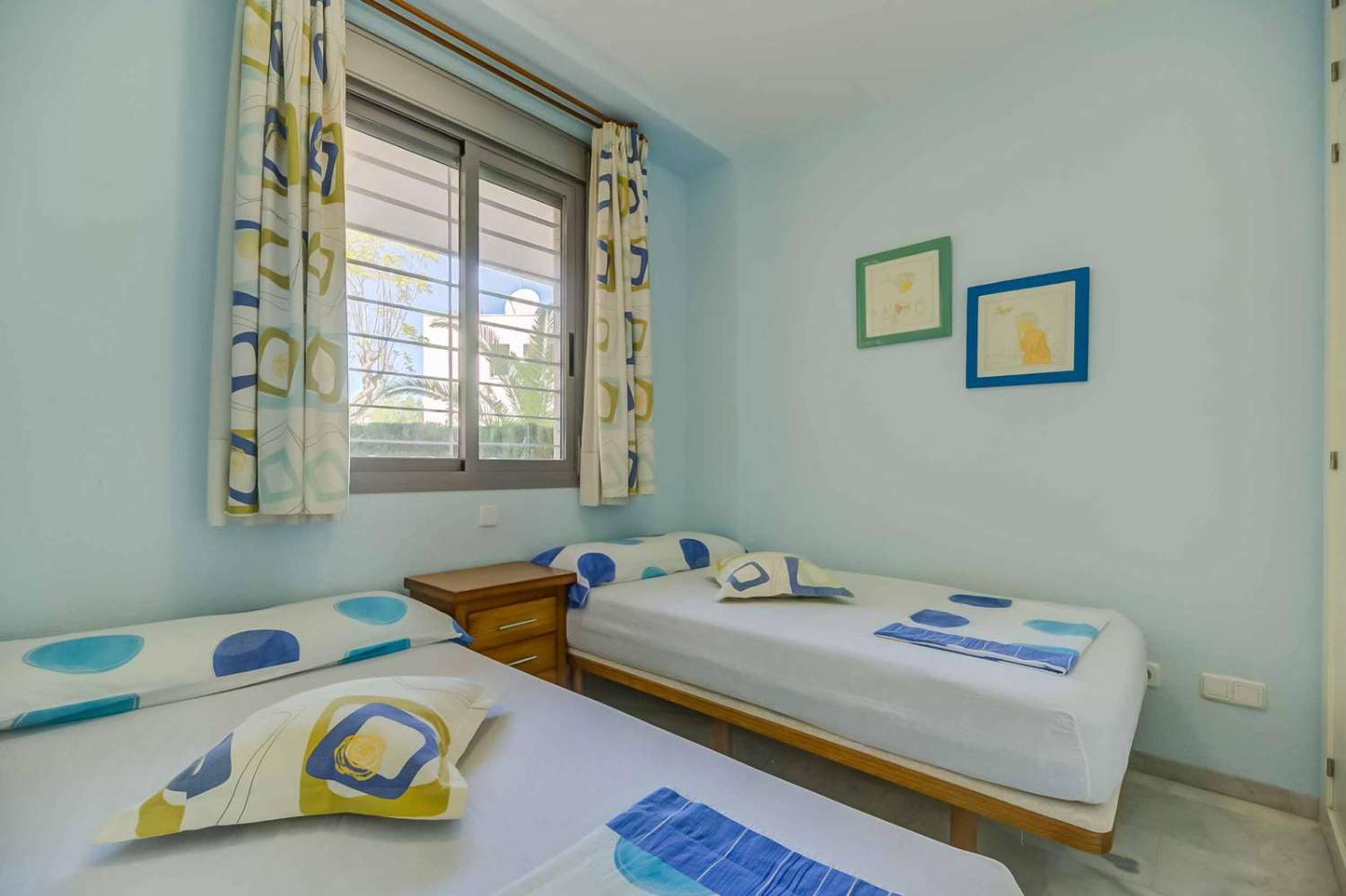 Media Temporada . Se alquila desde  1.9.26-30.6.27   bonito apartamento con vistas al mar  en Torreblanca del Sol (Fuengirola )