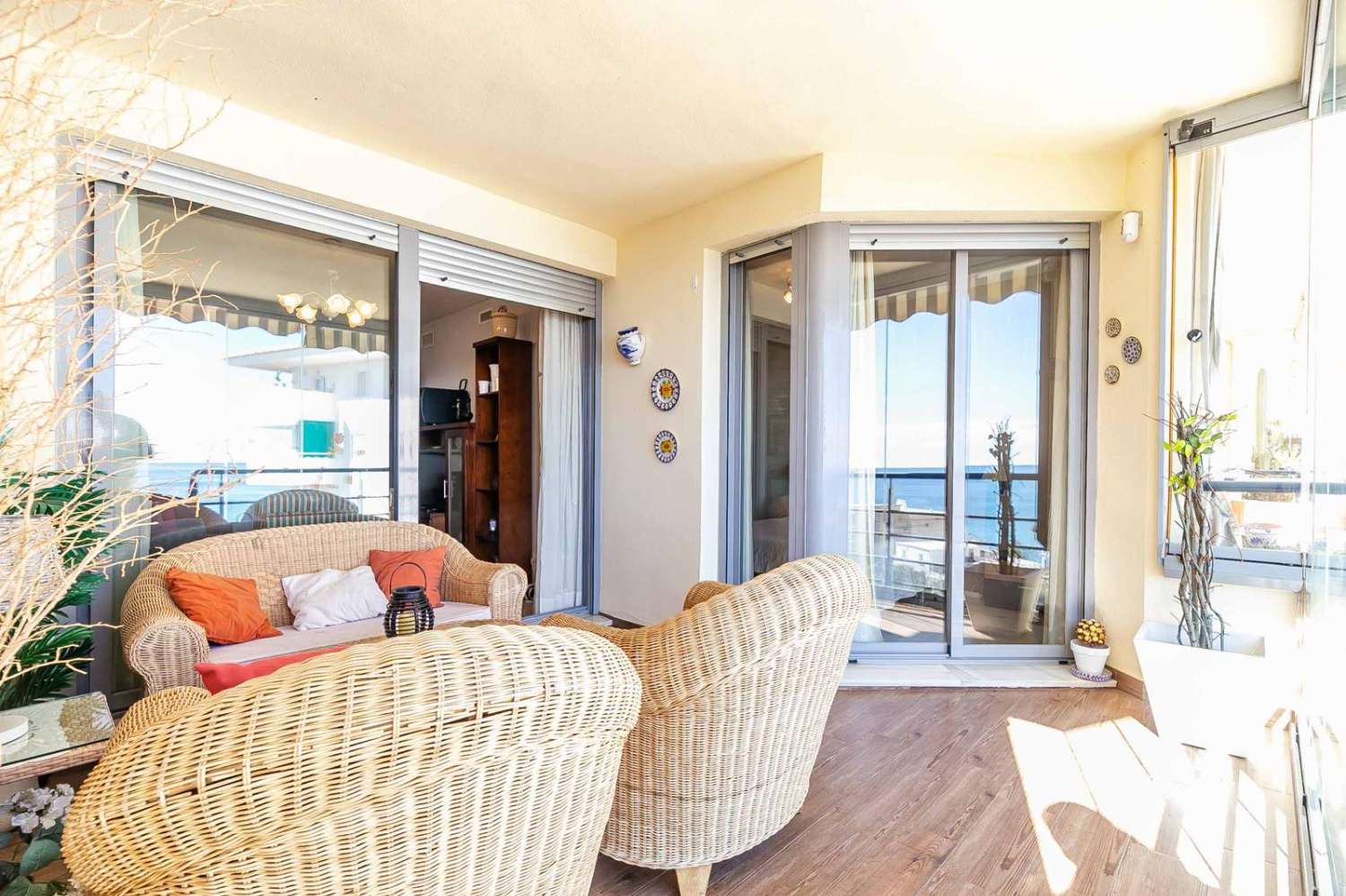 Media Temporada . Se alquila desde  1.9.26-30.6.27   bonito apartamento con vistas al mar  en Torreblanca del Sol (Fuengirola )