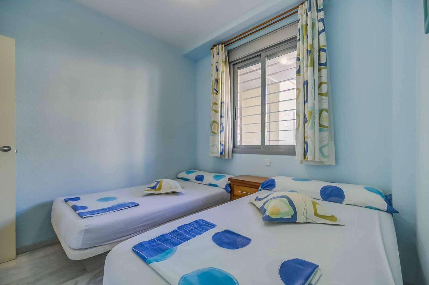 Media Temporada . Se alquila desde  1.9.26-30.6.27   bonito apartamento con vistas al mar  en Torreblanca del Sol (Fuengirola )