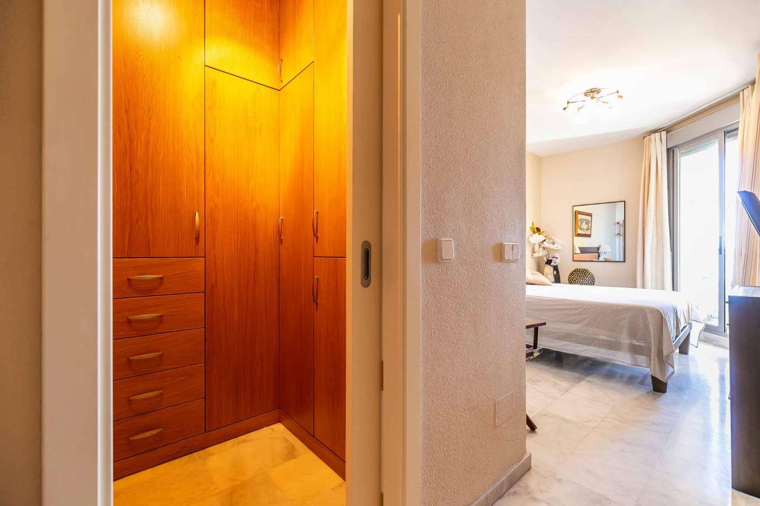 Media Temporada . Se alquila desde  1.9.26-30.6.27   bonito apartamento con vistas al mar  en Torreblanca del Sol (Fuengirola )