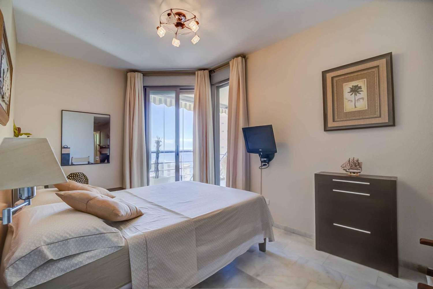 Media Temporada . Se alquila desde  1.9.26-30.6.27   bonito apartamento con vistas al mar  en Torreblanca del Sol (Fuengirola )