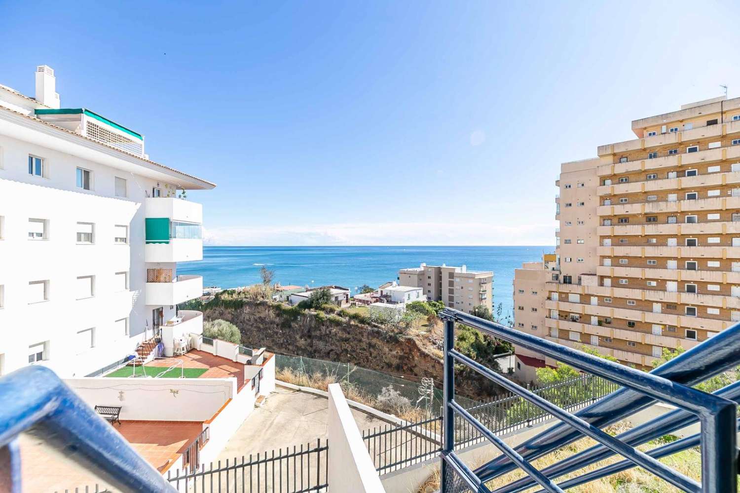 Media Temporada . Se alquila desde  1.9.26-30.6.27   bonito apartamento con vistas al mar  en Torreblanca del Sol (Fuengirola )
