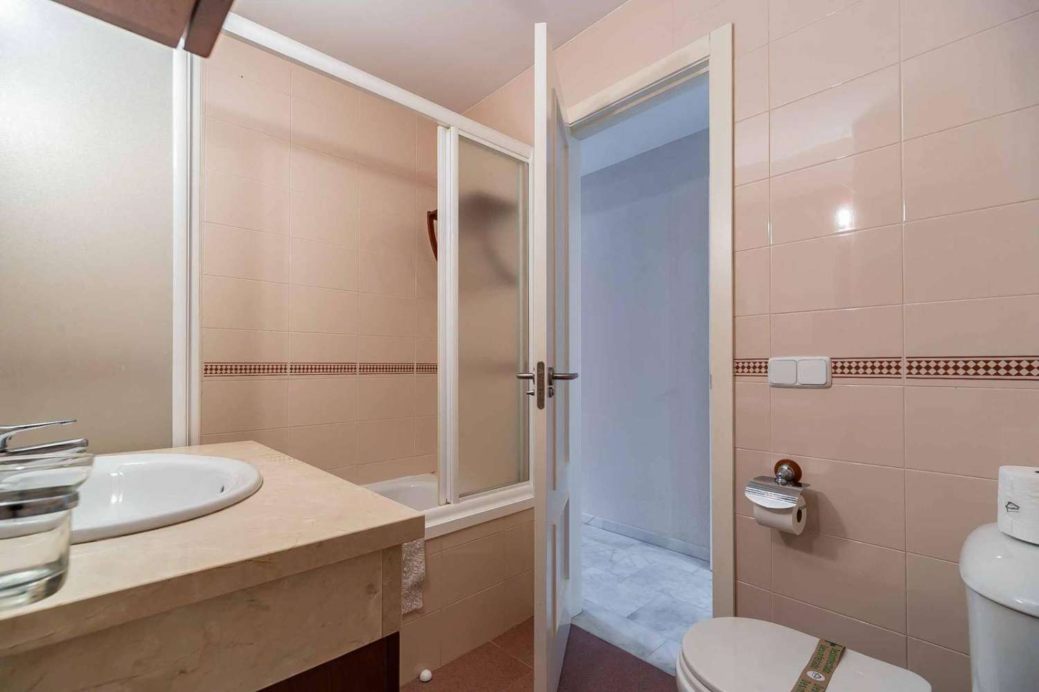 Media Temporada . Se alquila desde  1.9.26-30.6.27   bonito apartamento con vistas al mar  en Torreblanca del Sol (Fuengirola )
