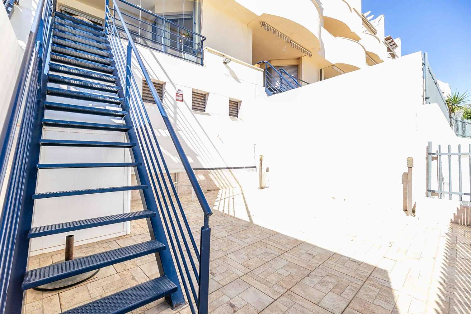 Media Temporada . Se alquila desde  1.9.26-30.6.27   bonito apartamento con vistas al mar  en Torreblanca del Sol (Fuengirola )