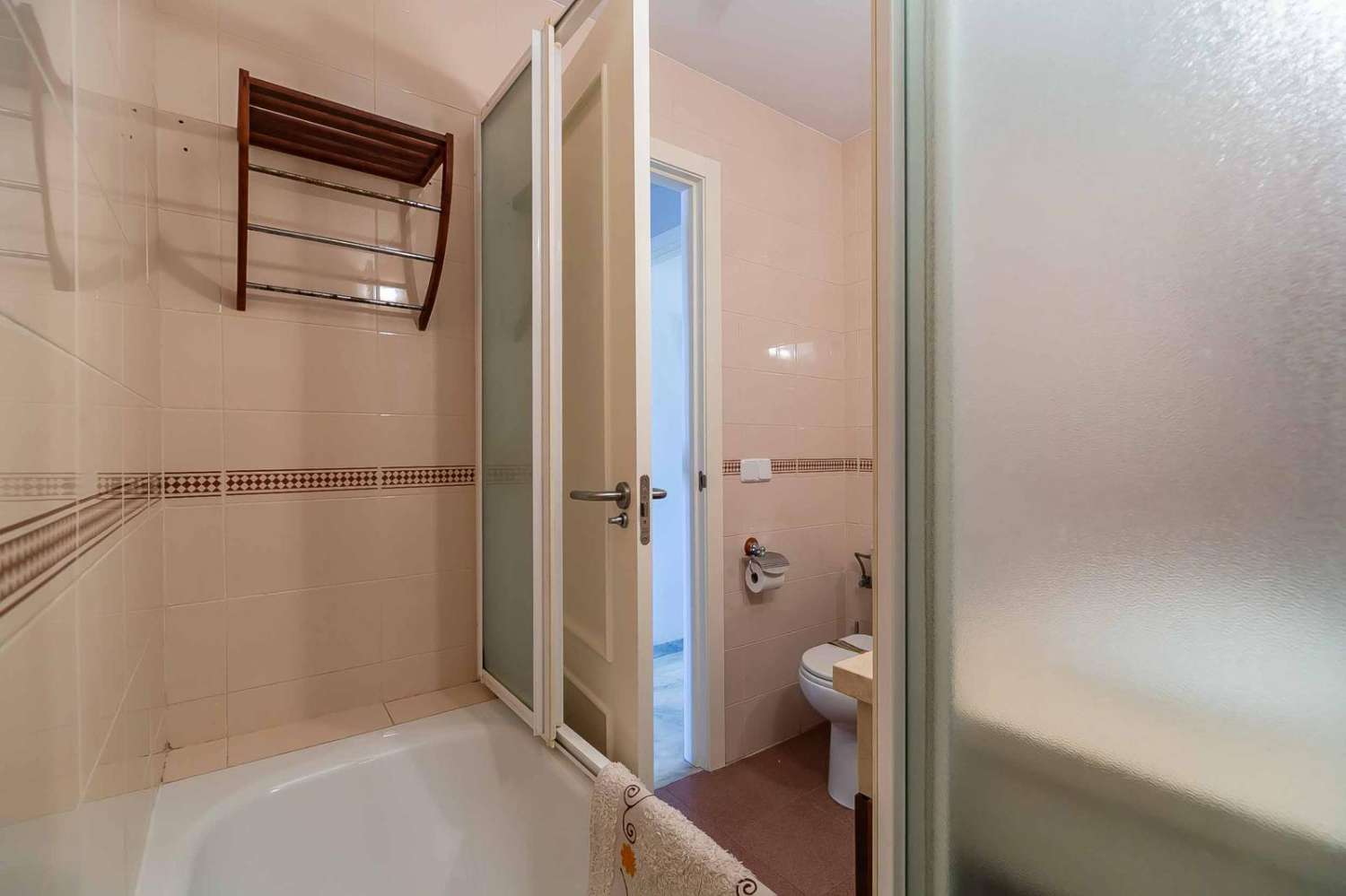 Media Temporada . Se alquila desde  1.9.26-30.6.27   bonito apartamento con vistas al mar  en Torreblanca del Sol (Fuengirola )