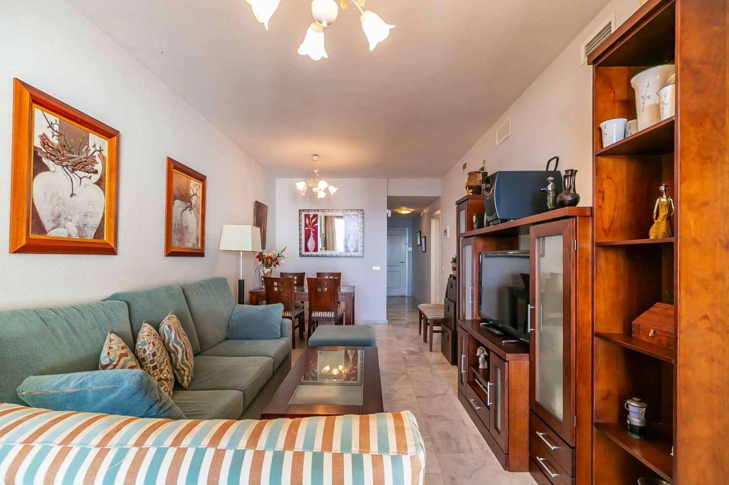 Media Temporada . Se alquila desde  1.9.26-30.6.27   bonito apartamento con vistas al mar  en Torreblanca del Sol (Fuengirola )