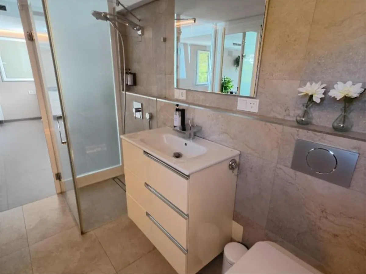 SE VENDE MAGNIFICO ATICO EN 1ª LINEA DE PLAYA EN ZONA RIVIERA DE SOL (MIJAS)