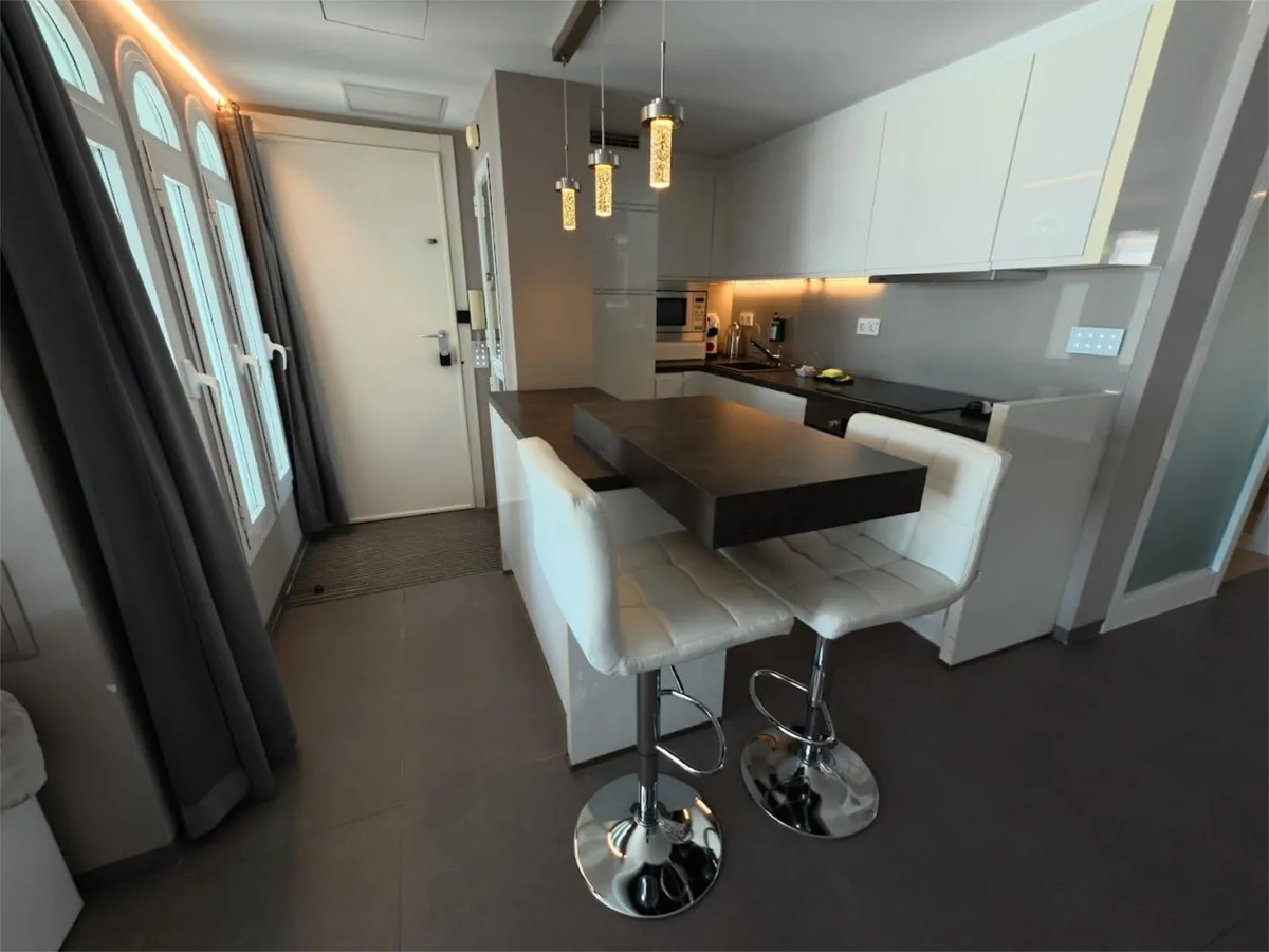 SE VENDE MAGNIFICO ATICO EN 1ª LINEA DE PLAYA EN ZONA RIVIERA DE SOL (MIJAS)