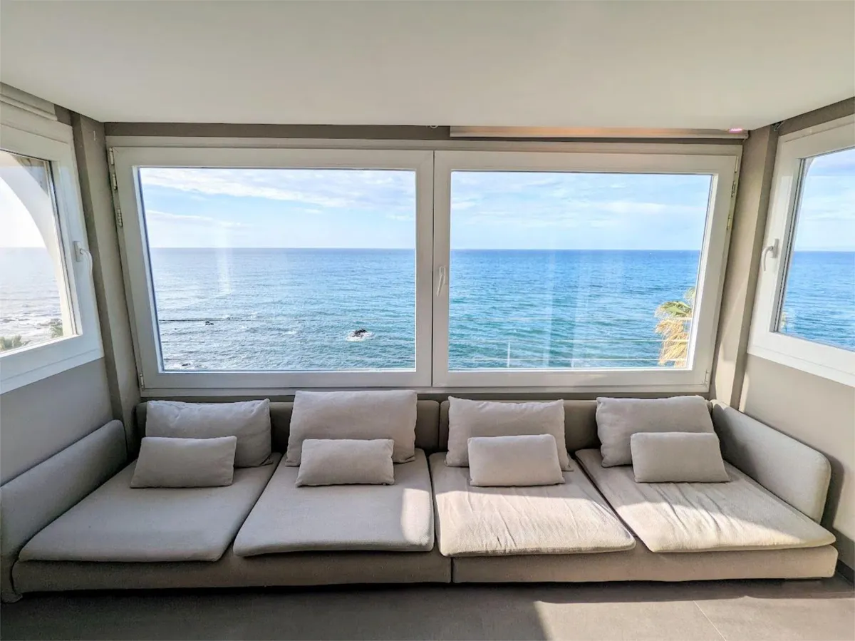SE VENDE MAGNIFICO ATICO EN 1ª LINEA DE PLAYA EN ZONA RIVIERA DE SOL (MIJAS)