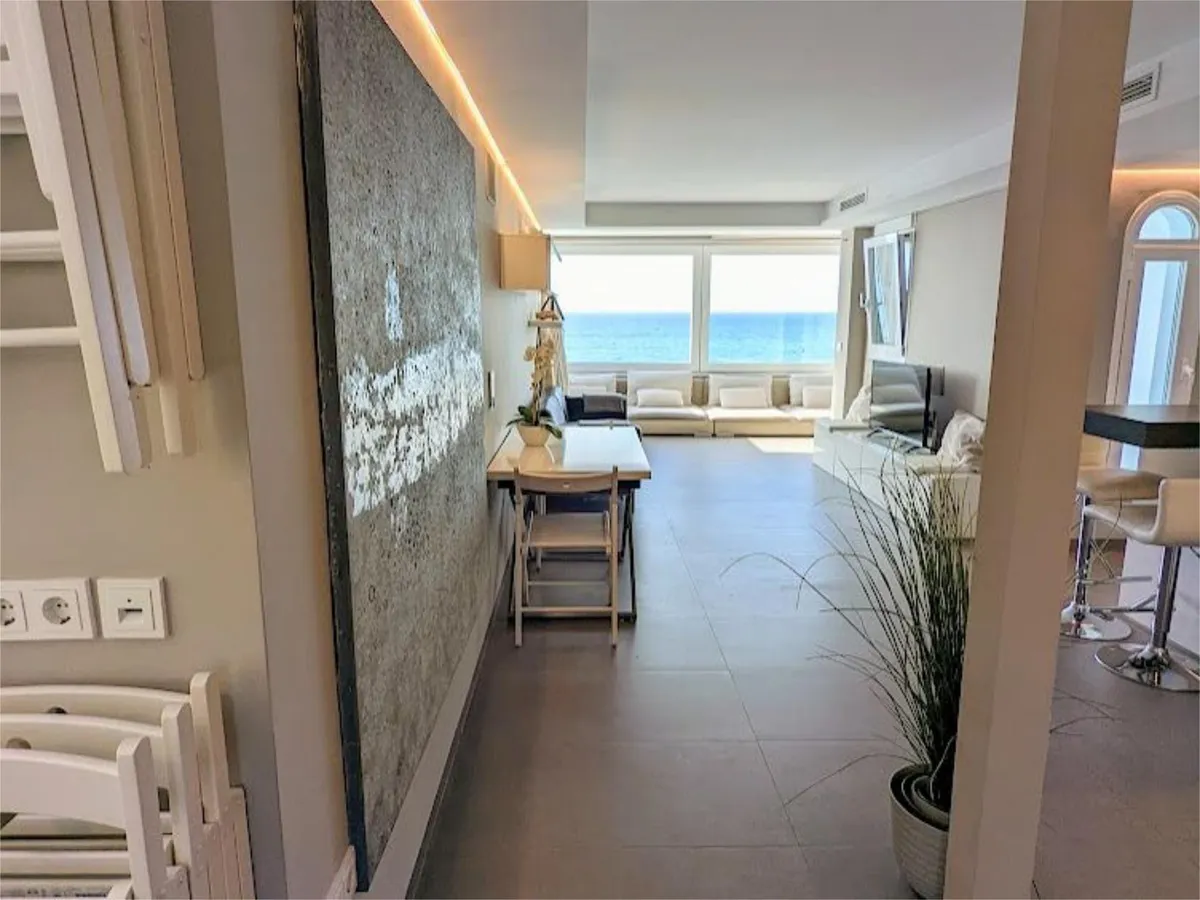 SE VENDE MAGNIFICO ATICO EN 1ª LINEA DE PLAYA EN ZONA RIVIERA DE SOL (MIJAS)