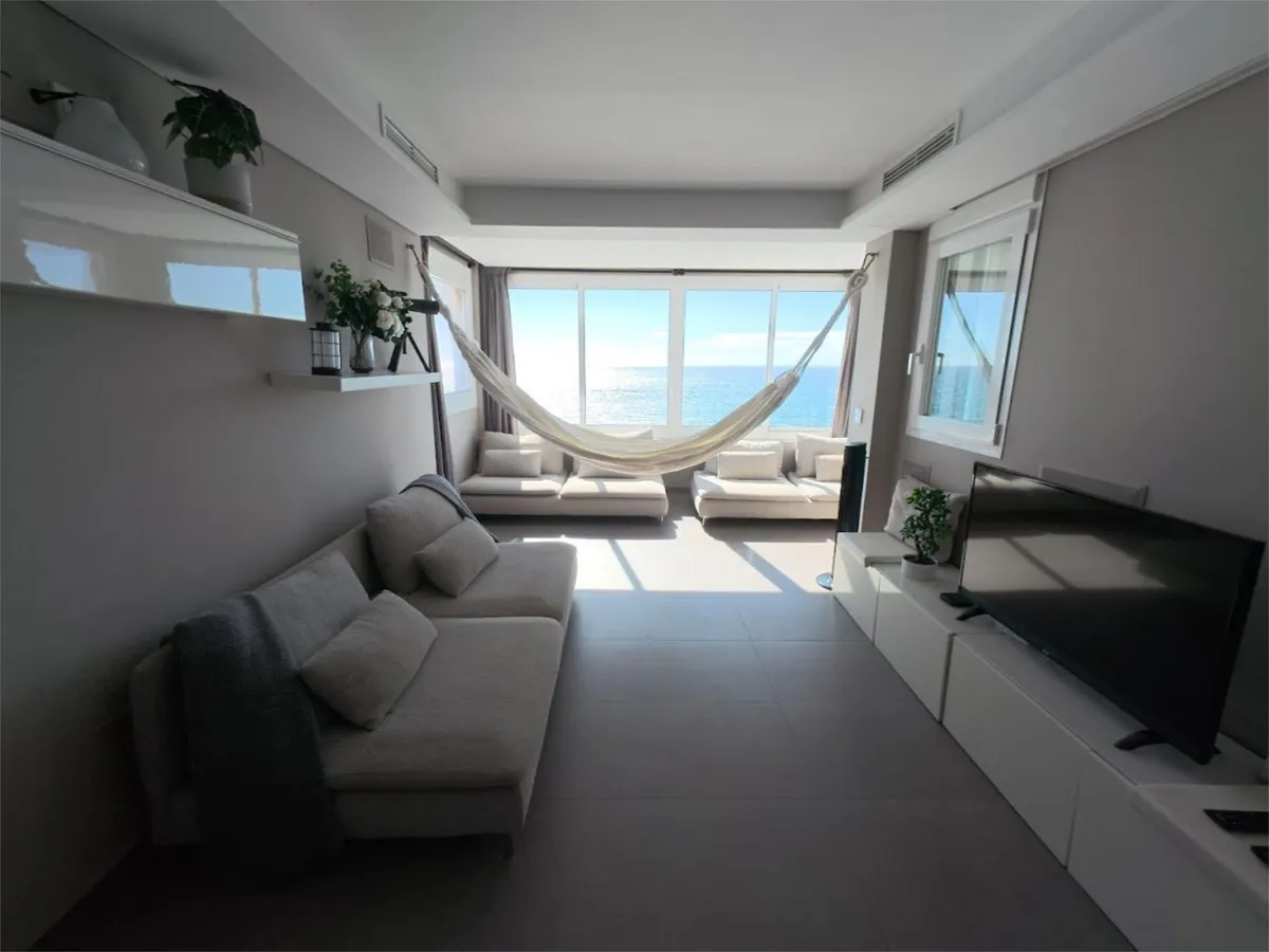 SE VENDE MAGNIFICO ATICO EN 1ª LINEA DE PLAYA EN ZONA RIVIERA DE SOL (MIJAS)