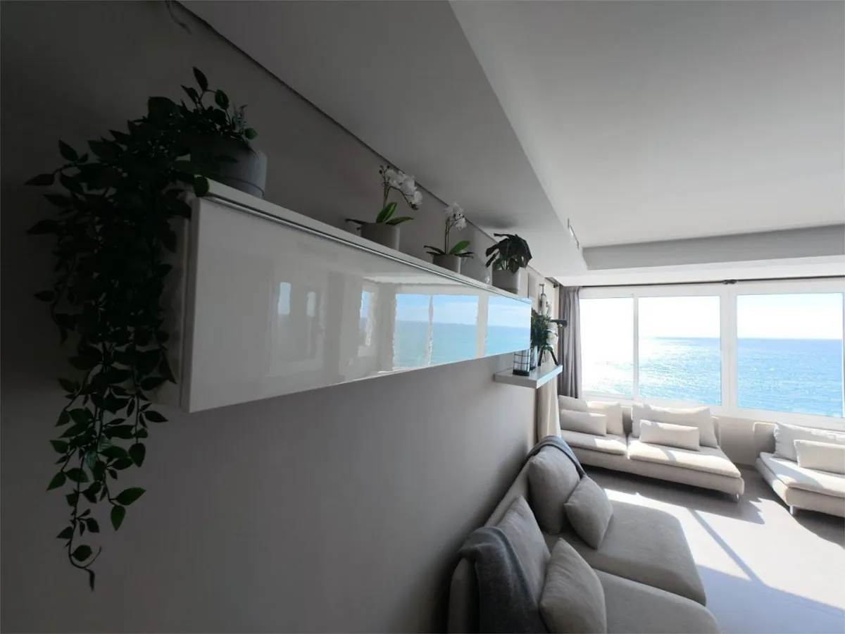 SE VENDE MAGNIFICO ATICO EN 1ª LINEA DE PLAYA EN ZONA RIVIERA DE SOL (MIJAS)