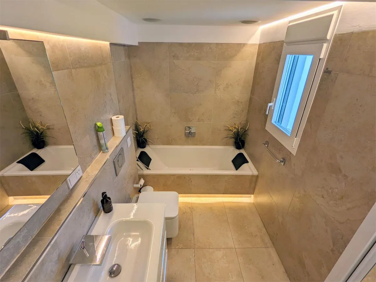 SE VENDE MAGNIFICO ATICO EN 1ª LINEA DE PLAYA EN ZONA RIVIERA DE SOL (MIJAS)