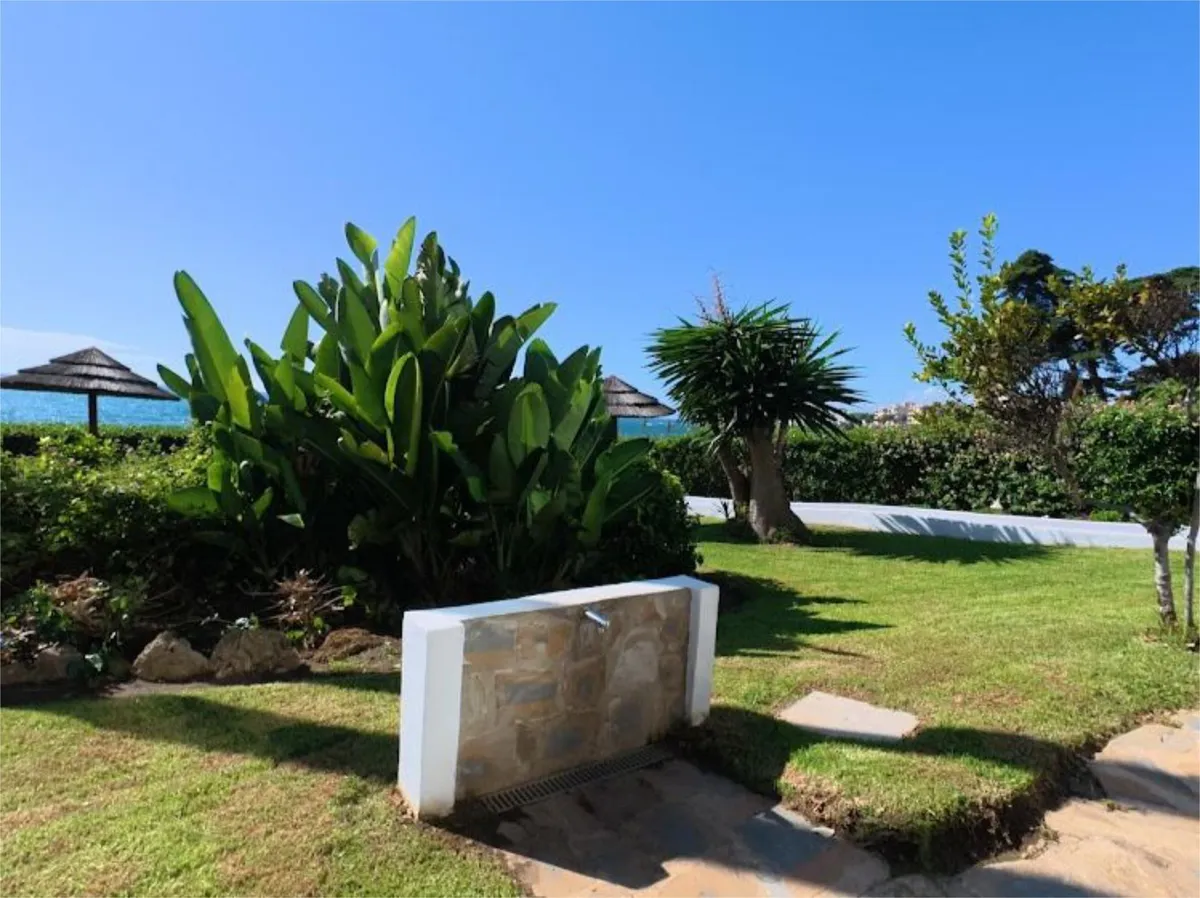 SE VENDE MAGNIFICO ATICO EN 1ª LINEA DE PLAYA EN ZONA RIVIERA DE SOL (MIJAS)